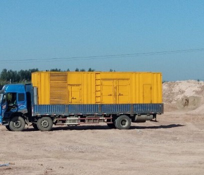 玛多发电机出租如何判断柴油发电机冷却液是否需要更换？