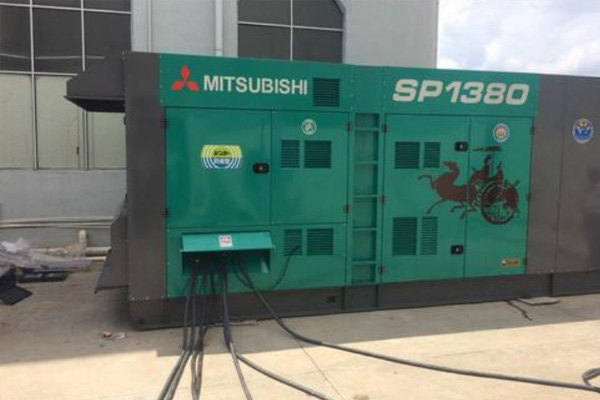 玛多为什么有些柴油发电机组的输出电压可以调节？