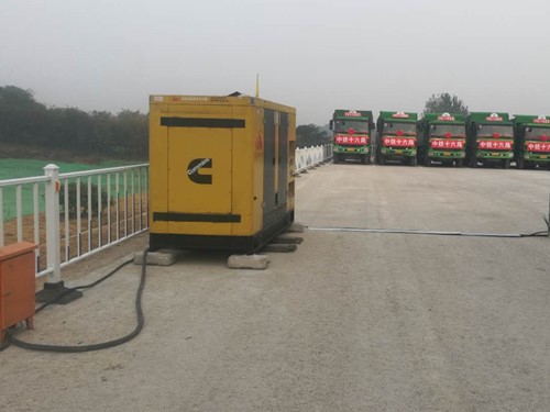 玛多电力系统的稳定性和设备兼容性如何影响发电机组的频率规格？