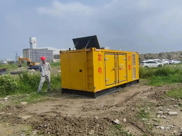 玛多200KW柴油发电机机组每小时的油耗量受哪些因素影响？